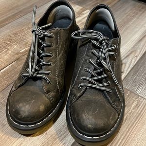 Doc Martens Bronwyn Distressed Oxford Heel 8 US